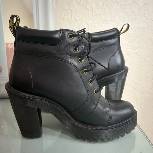 Dr. Martens Averil Women’s Leather Heeled Ankle Boot in Size 7 - Picture 6 of 10